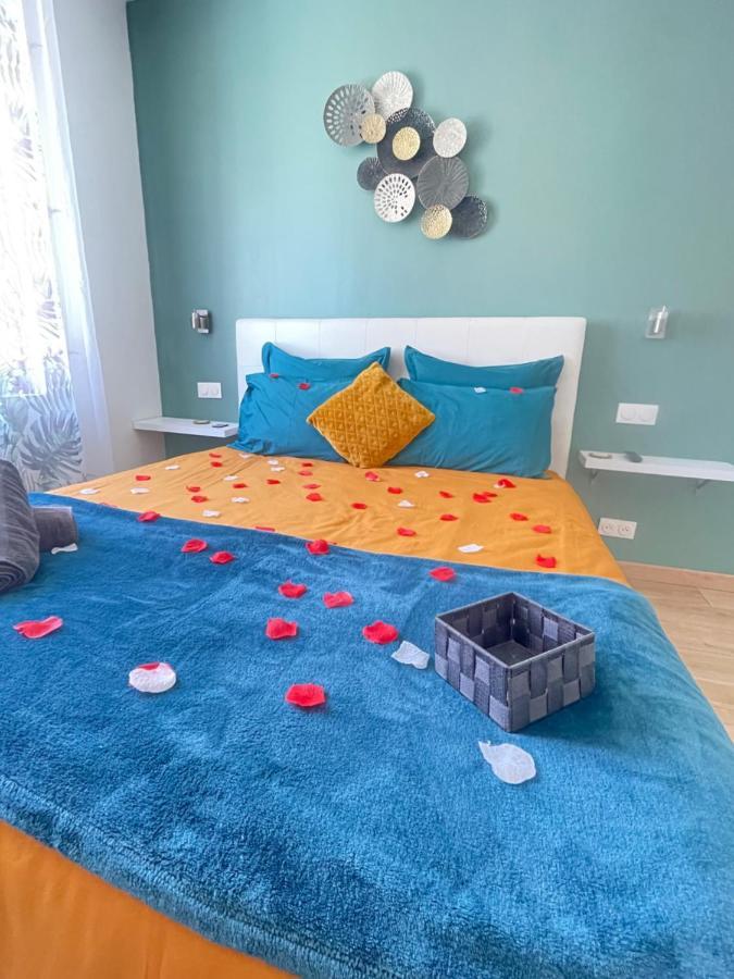 Le Bourget - Suite Romantique Нарбонна Экстерьер фото